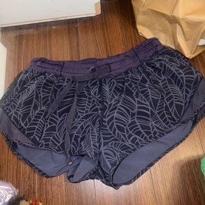 Lulu Lemon Hotty Hot Shorts 2.5 in